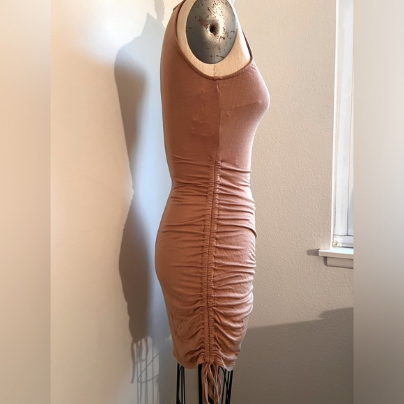 DRESS👗 - Picture 2 of 4